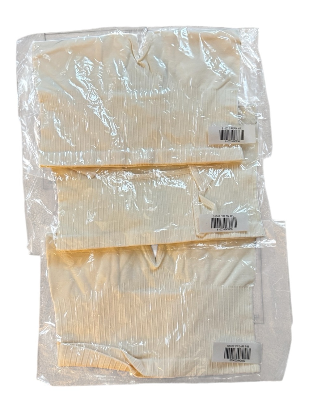 Ivory/cream Ribbed V-Neck Cropped Tank - Picture 3 of 4